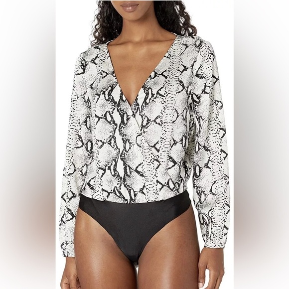 NWT BB Dakota Animal Print Satin Long Sleeve Cross Front Bodysuit Size Small - Picture 1 of 14